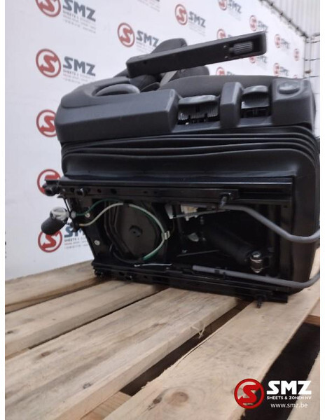 Iveco Occ bijrijdersstoel Iveco - Kabina i enterijer za Kamion: slika 4 Iveco Occ bijrijdersstoel Iveco - Kabina i enterijer za Kamion: slika 4