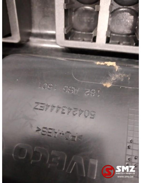 Iveco Occ interieurpaneel Iveco - Kabina i enterijer za Kamion: slika 3 Iveco Occ interieurpaneel Iveco - Kabina i enterijer za Kamion: slika 3