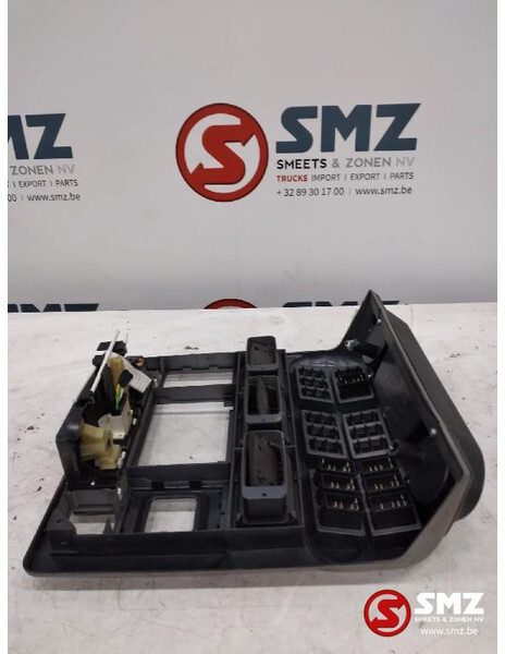 Iveco Occ interieurpaneel Iveco - Kabina i enterijer za Kamion: slika 2 Iveco Occ interieurpaneel Iveco - Kabina i enterijer za Kamion: slika 2