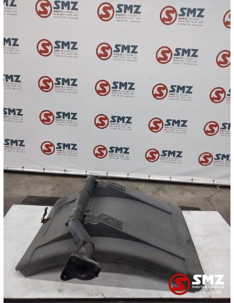 Iveco Occ spatbord links Iveco 41016379 - Karoserija i eksterijer za Kamion: slika 1 Iveco Occ spatbord links Iveco 41016379 - Karoserija i eksterijer za Kamion: slika 1