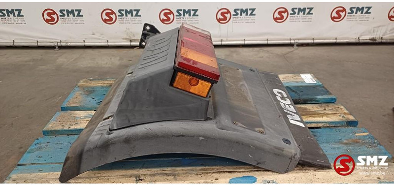 Iveco Occ spatbord + spatbordsteun achteraan links Iveco - Karoserija i eksterijer za Kamion: slika 1 Iveco Occ spatbord + spatbordsteun achteraan links Iveco - Karoserija i eksterijer za Kamion: slika 1