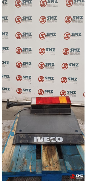 Iveco Occ spatbord + spatbordsteun achteraan rechts Ivec - Karoserija i eksterijer za Kamion: slika 3 Iveco Occ spatbord + spatbordsteun achteraan rechts Ivec - Karoserija i eksterijer za Kamion: slika 3