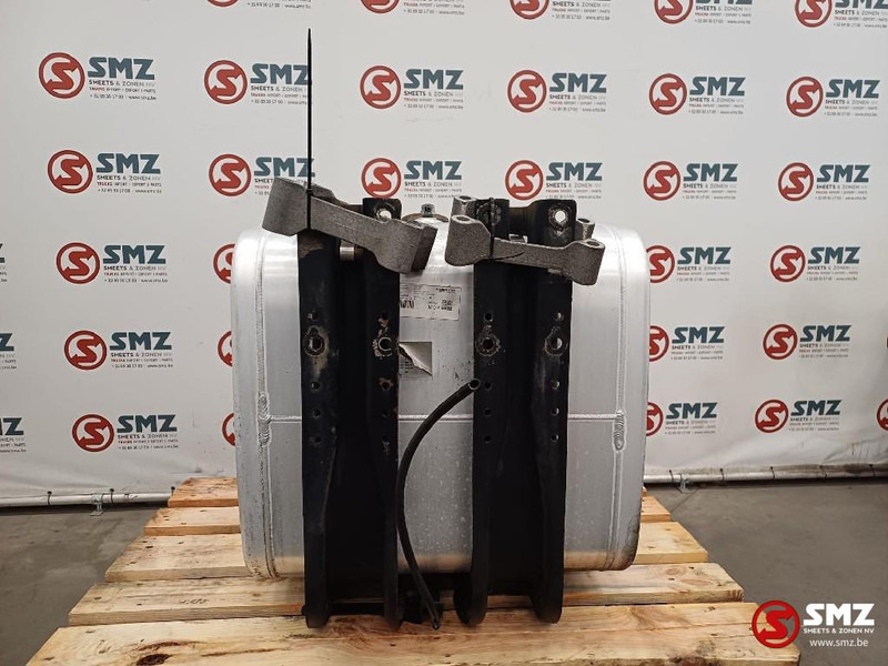 MAN Occ brandstoftank met steunen 250 L MAN - Rezervoar za gorivo za Kamion: slika 2 MAN Occ brandstoftank met steunen 250 L MAN - Rezervoar za gorivo za Kamion: slika 2