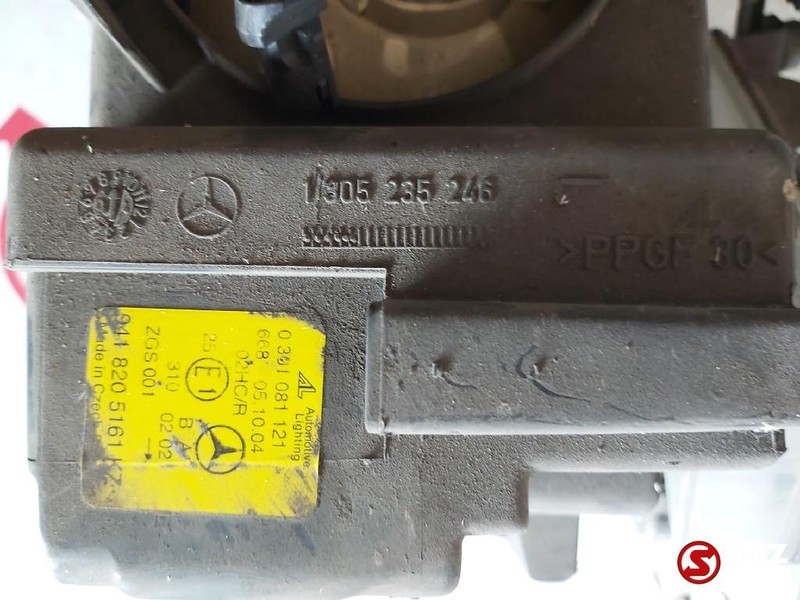 Mercedes-Benz Occ Koplamp links met steun Mercedes Actros MP1 - Prednja svetla za Kamion: slika 2 Mercedes-Benz Occ Koplamp links met steun Mercedes Actros MP1 - Prednja svetla za Kamion: slika 2