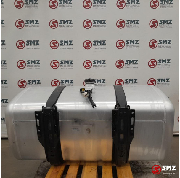 Mercedes-Benz Occ brandstoftank 630L + brandstofniveausensor Mer - Rezervoar za gorivo za Kamion: slika 2 Mercedes-Benz Occ brandstoftank 630L + brandstofniveausensor Mer - Rezervoar za gorivo za Kamion: slika 2