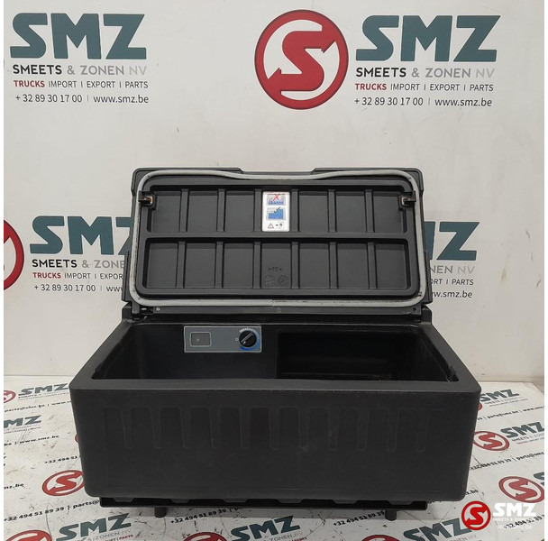 Mercedes-Benz Occ koelkast Mercedes - Kabina i enterijer za Kamion: slika 1 Mercedes-Benz Occ koelkast Mercedes - Kabina i enterijer za Kamion: slika 1