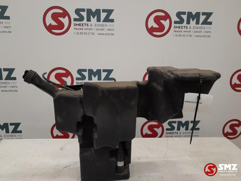 Mercedes-Benz Occ ruitensproeiervloeistoftank + waterpomp Merced - Brisač za Kamion: slika 2 Mercedes-Benz Occ ruitensproeiervloeistoftank + waterpomp Merced - Brisač za Kamion: slika 2