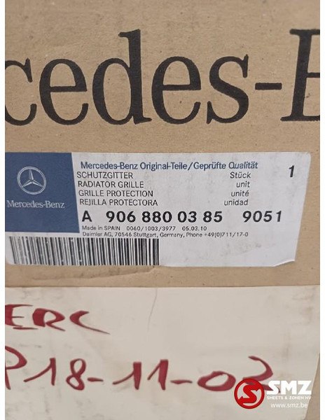 Mercedes-Benz Radiator grille mercedes - Rešetka za Kamion: slika 4 Mercedes-Benz Radiator grille mercedes - Rešetka za Kamion: slika 4