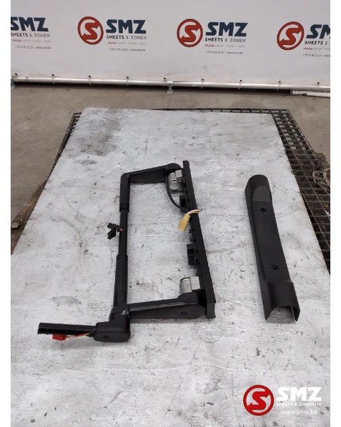Renault Spiegelarm kit rechts Renault Magnum - Retrovizor za Kamion: slika 1 Renault Spiegelarm kit rechts Renault Magnum - Retrovizor za Kamion: slika 1