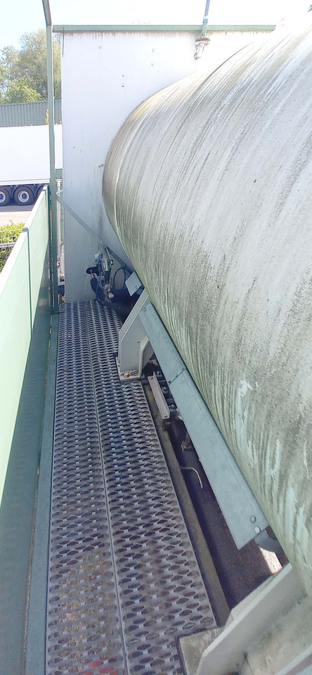 Poluprikolica cisterna Messer Griesheim Gas tank semi-trailer used for LNG/CNG mobile filling station Methan Gas Cryogenic: slika 7 Poluprikolica cisterna Messer Griesheim Gas tank semi-trailer used for LNG/CNG mobile filling station Methan Gas Cryogenic: slika 7