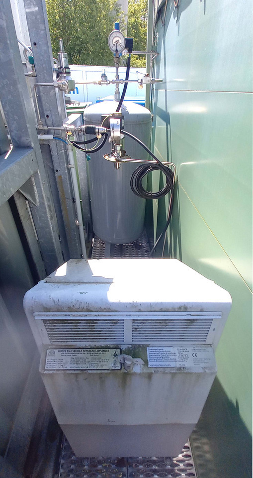 Poluprikolica cisterna Messer Griesheim Gas tank semi-trailer used for LNG/CNG mobile filling station Methan Gas Cryogenic: slika 11 Poluprikolica cisterna Messer Griesheim Gas tank semi-trailer used for LNG/CNG mobile filling station Methan Gas Cryogenic: slika 11