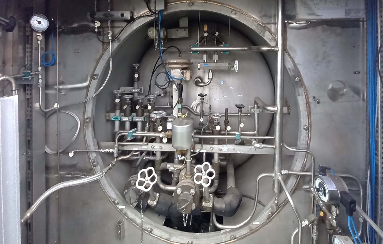 Poluprikolica cisterna Messer Griesheim Gas tank semi-trailer used for LNG/CNG mobile filling station Methan Gas Cryogenic: slika 6 Poluprikolica cisterna Messer Griesheim Gas tank semi-trailer used for LNG/CNG mobile filling station Methan Gas Cryogenic: slika 6