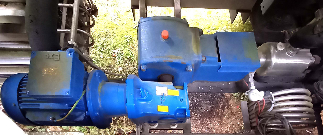 Poluprikolica cisterna Messer Griesheim Gas tank semi-trailer used for LNG/CNG mobile filling station Methan Gas Cryogenic: slika 19 Poluprikolica cisterna Messer Griesheim Gas tank semi-trailer used for LNG/CNG mobile filling station Methan Gas Cryogenic: slika 19