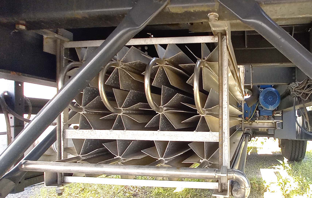 Poluprikolica cisterna Messer Griesheim Gas tank semi-trailer used for LNG/CNG mobile filling station Methan Gas Cryogenic: slika 20 Poluprikolica cisterna Messer Griesheim Gas tank semi-trailer used for LNG/CNG mobile filling station Methan Gas Cryogenic: slika 20