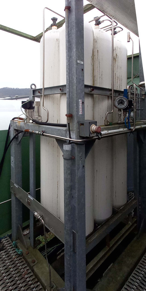 Poluprikolica cisterna Messer Griesheim Gas tank semi-trailer used for LNG/CNG mobile filling station Methan Gas Cryogenic: slika 10 Poluprikolica cisterna Messer Griesheim Gas tank semi-trailer used for LNG/CNG mobile filling station Methan Gas Cryogenic: slika 10