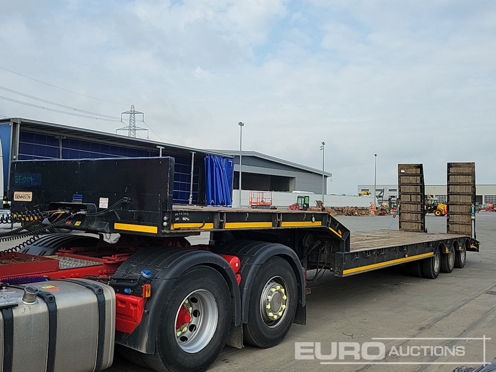 2001 Dennison Trailers Tri Axle Step Frame Low Loader, Hydraulic Ramps, Out Riggers - Niska poluprikolica za prevoz: slika 1 2001 Dennison Trailers Tri Axle Step Frame Low Loader, Hydraulic Ramps, Out Riggers - Niska poluprikolica za prevoz: slika 1