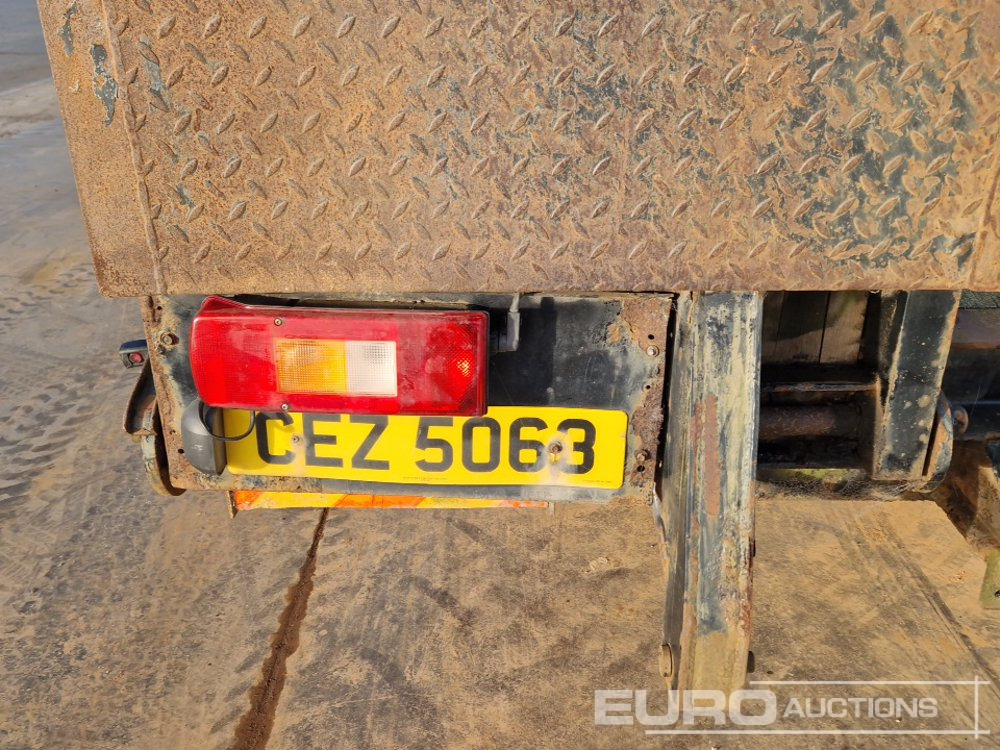 Kamion sa tovarnim sandukom za prevoz teških mašina 2005 Volvo FL220: slika 25