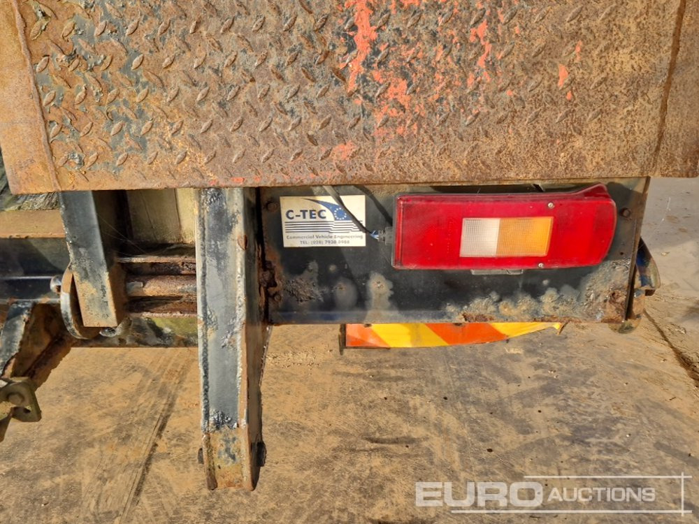 Kamion sa tovarnim sandukom za prevoz teških mašina 2005 Volvo FL220: slika 27