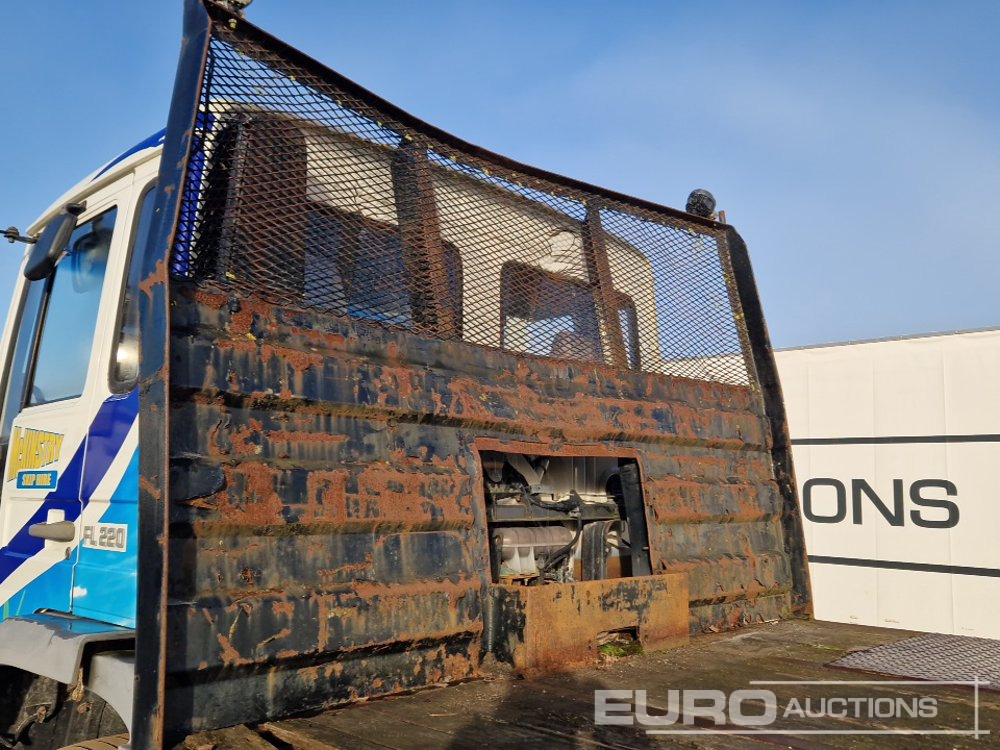 Kamion sa tovarnim sandukom za prevoz teških mašina 2005 Volvo FL220: slika 17