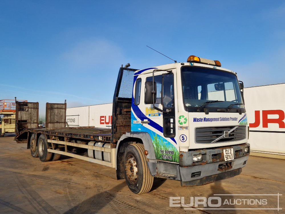 Kamion sa tovarnim sandukom za prevoz teških mašina 2005 Volvo FL220: slika 7