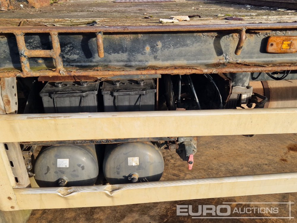 Kamion sa tovarnim sandukom za prevoz teških mašina 2005 Volvo FL220: slika 16