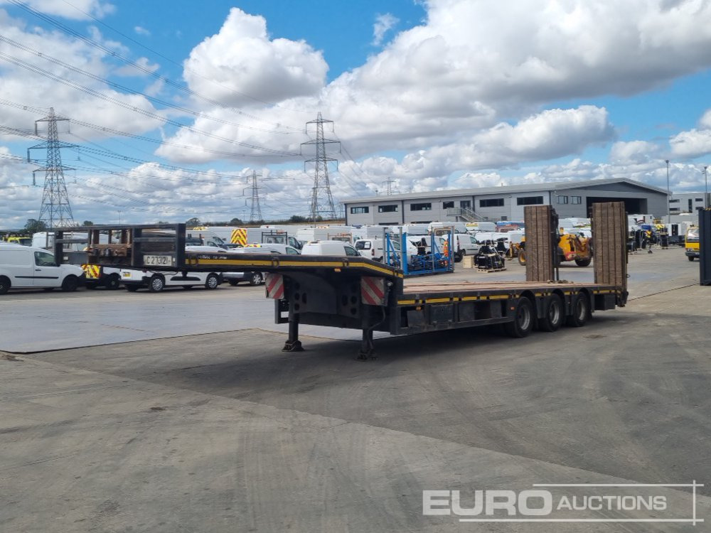 2008 Kassbohrer Tri Axle Step Frame Low Loader Trailer, Outriggers, Hydraulic Flip Toe Ramps. - Niska poluprikolica za prevoz: slika 1 2008 Kassbohrer Tri Axle Step Frame Low Loader Trailer, Outriggers, Hydraulic Flip Toe Ramps. - Niska poluprikolica za prevoz: slika 1