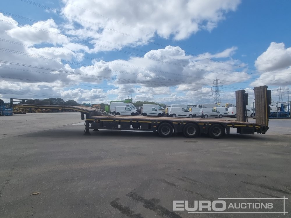2008 Kassbohrer Tri Axle Step Frame Low Loader Trailer, Outriggers, Hydraulic Flip Toe Ramps. - Niska poluprikolica za prevoz: slika 2 2008 Kassbohrer Tri Axle Step Frame Low Loader Trailer, Outriggers, Hydraulic Flip Toe Ramps. - Niska poluprikolica za prevoz: slika 2