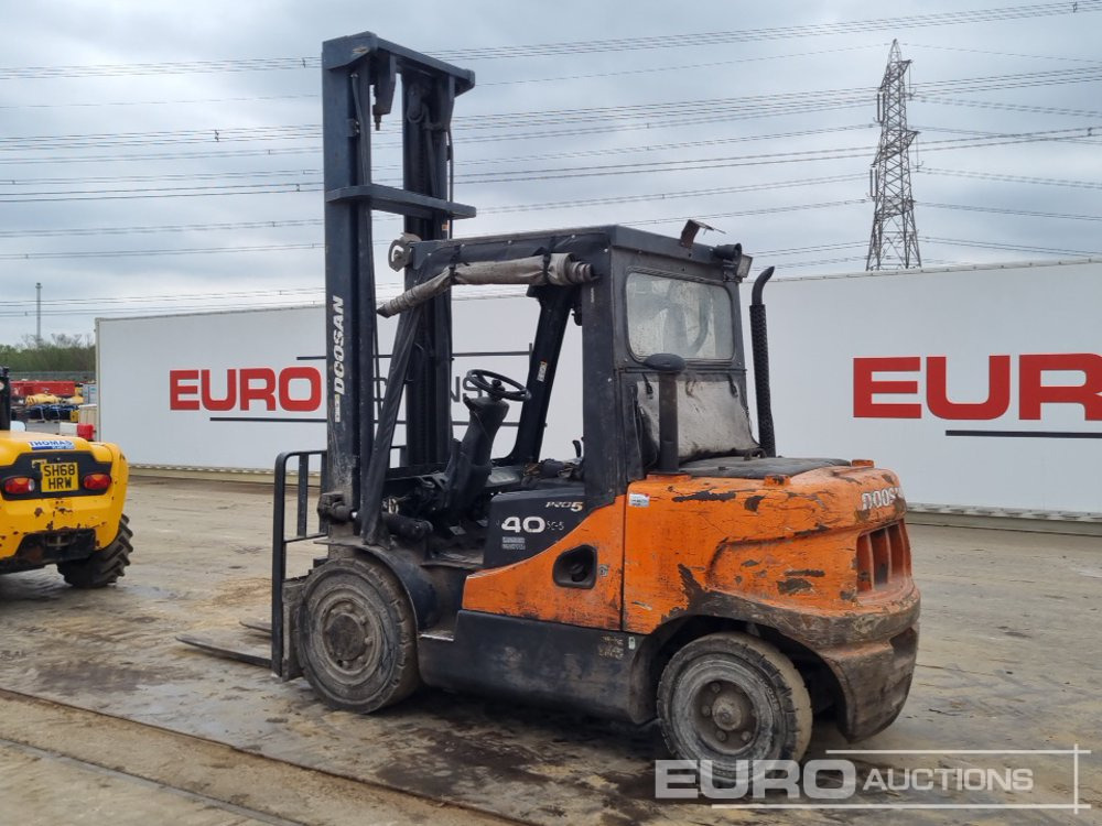 2010 Doosan Diesel Forklift, 2 Stage Mast, Side Shift, Forks - Viljuškar: slika 3 2010 Doosan Diesel Forklift, 2 Stage Mast, Side Shift, Forks - Viljuškar: slika 3