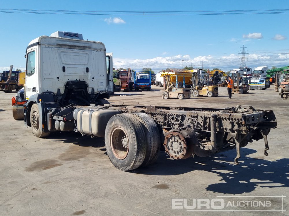 2014 Mercedes Antos 2530 - Kamion sa golom šasijom i zatvorenom kabinom: slika 3 2014 Mercedes Antos 2530 - Kamion sa golom šasijom i zatvorenom kabinom: slika 3