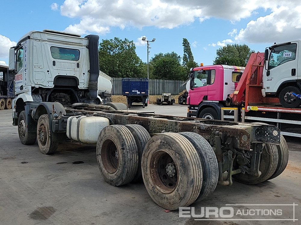 2014 Mercedes Arocs 3240 - Kamion sa golom šasijom i zatvorenom kabinom: slika 3 2014 Mercedes Arocs 3240 - Kamion sa golom šasijom i zatvorenom kabinom: slika 3
