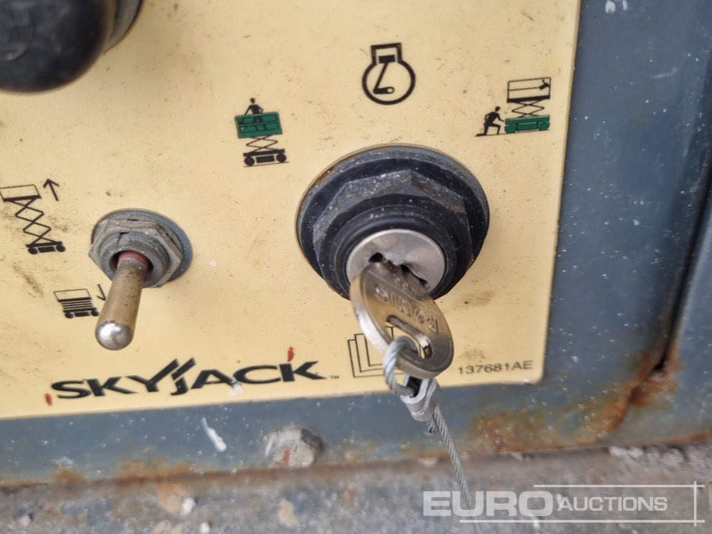 Vazdušna platforma 2015 SkyJack SJ6826RT: slika 30