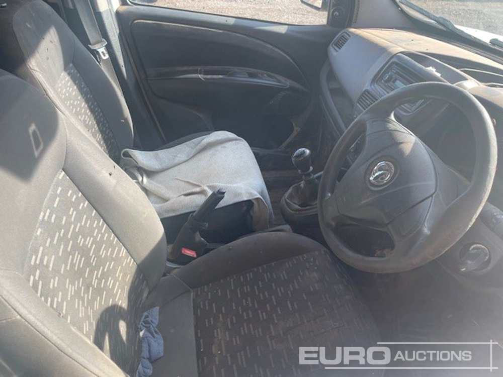 2015 Vauxhall Combo CDTI - Mali kombi, Dostavno vozilo sa duplom kabinom: slika 5 2015 Vauxhall Combo CDTI - Mali kombi, Dostavno vozilo sa duplom kabinom: slika 5