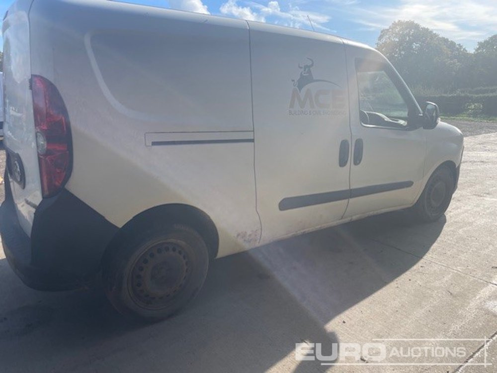 2015 Vauxhall Combo CDTI - Mali kombi, Dostavno vozilo sa duplom kabinom: slika 4 2015 Vauxhall Combo CDTI - Mali kombi, Dostavno vozilo sa duplom kabinom: slika 4