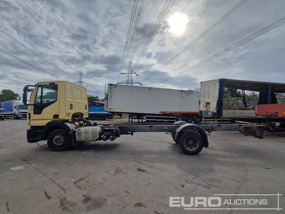 2016 Iveco 4x2 Chassis Cab, Automatic Gearbox (Non Runner, Parts Missing) - Kamion sa golom šasijom i zatvorenom kabinom: slika 2 2016 Iveco 4x2 Chassis Cab, Automatic Gearbox (Non Runner, Parts Missing) - Kamion sa golom šasijom i zatvorenom kabinom: slika 2