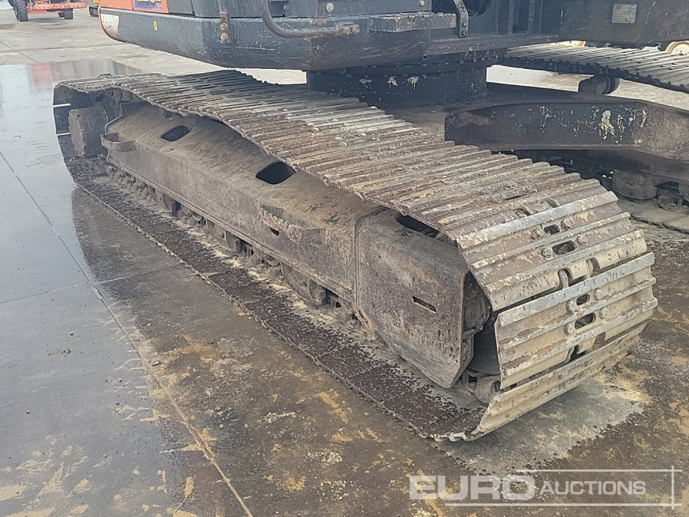 Bager guseničar 2017 Hitachi ZX225USRLC-6: slika 16