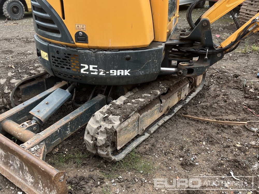 Mini bager 2019 Hyundai R25Z-9AK: slika 6