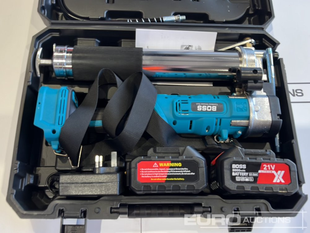 Boss 21 Volt Lithium Battery Cordless Grease Gun, 2 Batteries, Charger, Case, Shoulder Strap, Extension Pieces and Fittings - Građevinska oprema: slika 4 Boss 21 Volt Lithium Battery Cordless Grease Gun, 2 Batteries, Charger, Case, Shoulder Strap, Extension Pieces and Fittings - Građevinska oprema: slika 4