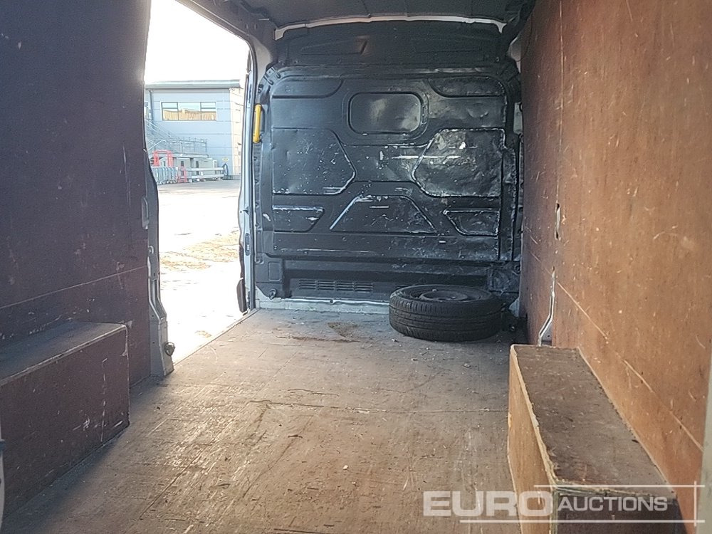 Dostavno vozilo 2016 Ford Transit: slika 27