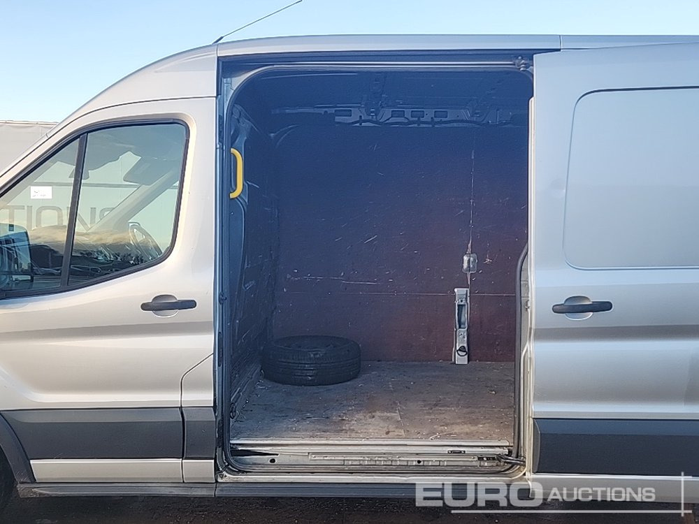 Dostavno vozilo 2016 Ford Transit: slika 23