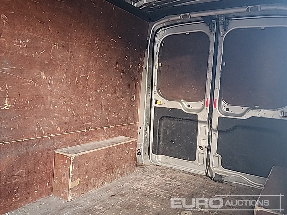Dostavno vozilo 2016 Ford Transit: slika 25