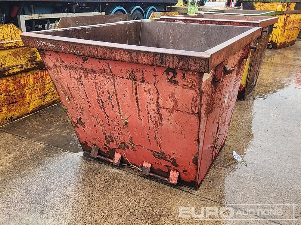 3 Yard Steel Skip to suit Skip Loader Lorry - Druga mašina: slika 2 3 Yard Steel Skip to suit Skip Loader Lorry - Druga mašina: slika 2