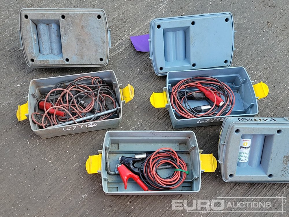 Građevinska oprema Hilti VC 20-U 110Volt Vacuum Cleaner, Makita LW1400 110Vot Chop Saw, Radio Cable Detector (3 of): slika 11