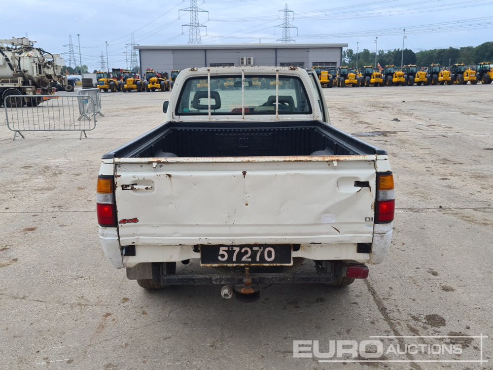 Isuzu 4WD 5 Speed Pickup (No Clutch, Sell By Pictures) (UK Reg. Docs. are NOT Available) (PLUS VAT) - Pikap: slika 4 Isuzu 4WD 5 Speed Pickup (No Clutch, Sell By Pictures) (UK Reg. Docs. are NOT Available) (PLUS VAT) - Pikap: slika 4