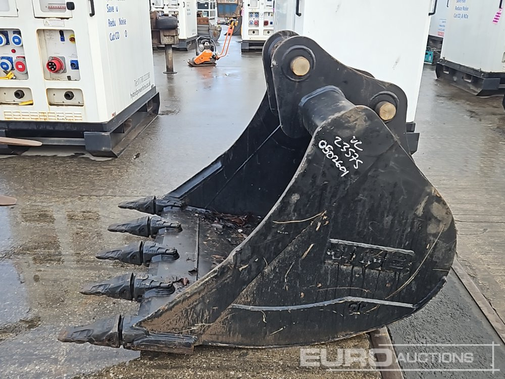 JCB 46" Digging Bucket 65mm Pin to suit 13 Ton Excavator - Kašika: slika 2 JCB 46" Digging Bucket 65mm Pin to suit 13 Ton Excavator - Kašika: slika 2