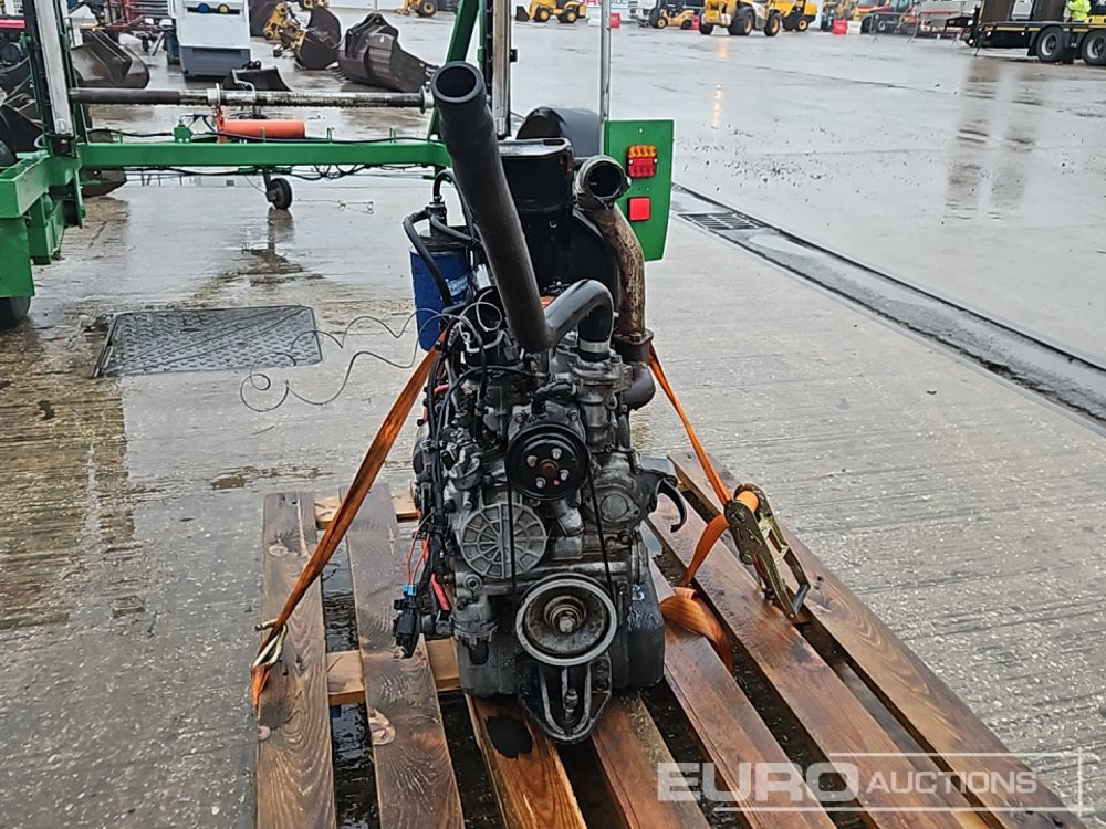 Kubota 4 Cylinder Engine - Motor: slika 2 Kubota 4 Cylinder Engine - Motor: slika 2