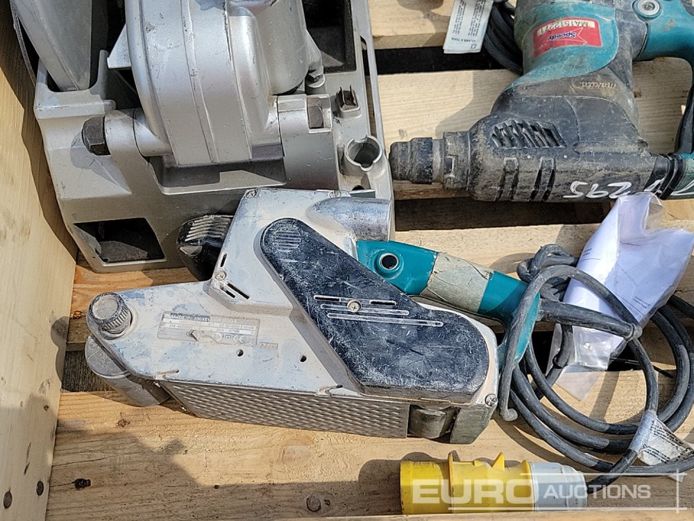 Građevinska oprema Makita 110Volt Cut Off Saw, Belt Sander, Grinder (2 of), Reciprocating Saw (2 of), Hammer Drill, Screwdriver: slika 13