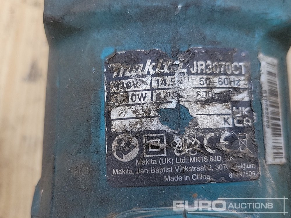 Građevinska oprema Makita 110Volt Cut Off Saw, Belt Sander, Grinder (2 of), Reciprocating Saw (2 of), Hammer Drill, Screwdriver: slika 33