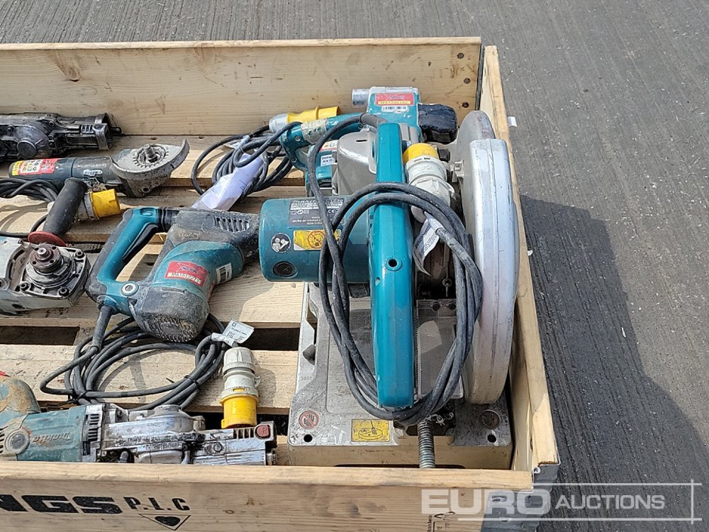 Građevinska oprema Makita 110Volt Cut Off Saw, Belt Sander, Grinder (2 of), Reciprocating Saw (2 of), Hammer Drill, Screwdriver: slika 10
