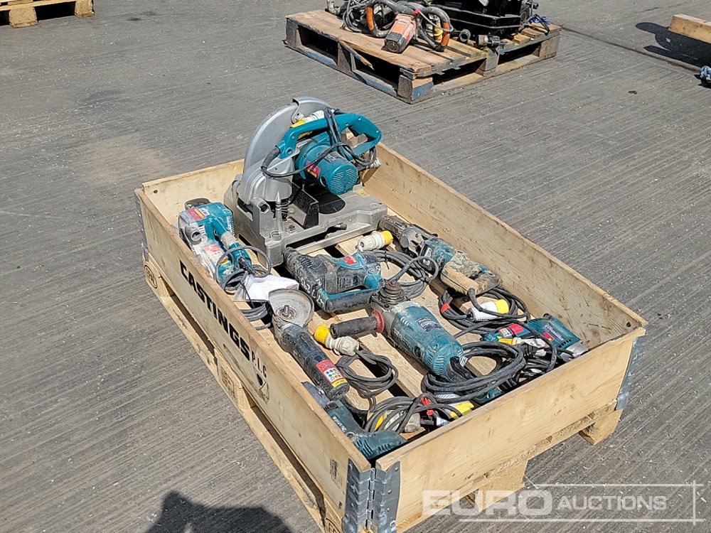 Građevinska oprema Makita 110Volt Cut Off Saw, Belt Sander, Grinder (2 of), Reciprocating Saw (2 of), Hammer Drill, Screwdriver: slika 7