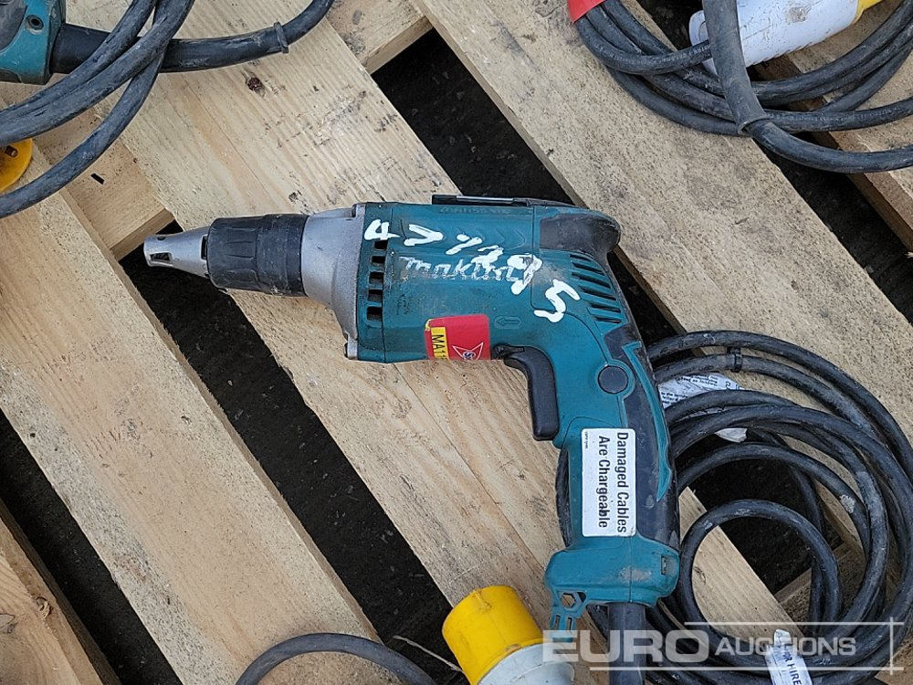 Građevinska oprema Makita 110Volt Cut Off Saw, Belt Sander, Grinder (2 of), Reciprocating Saw (2 of), Hammer Drill, Screwdriver: slika 25